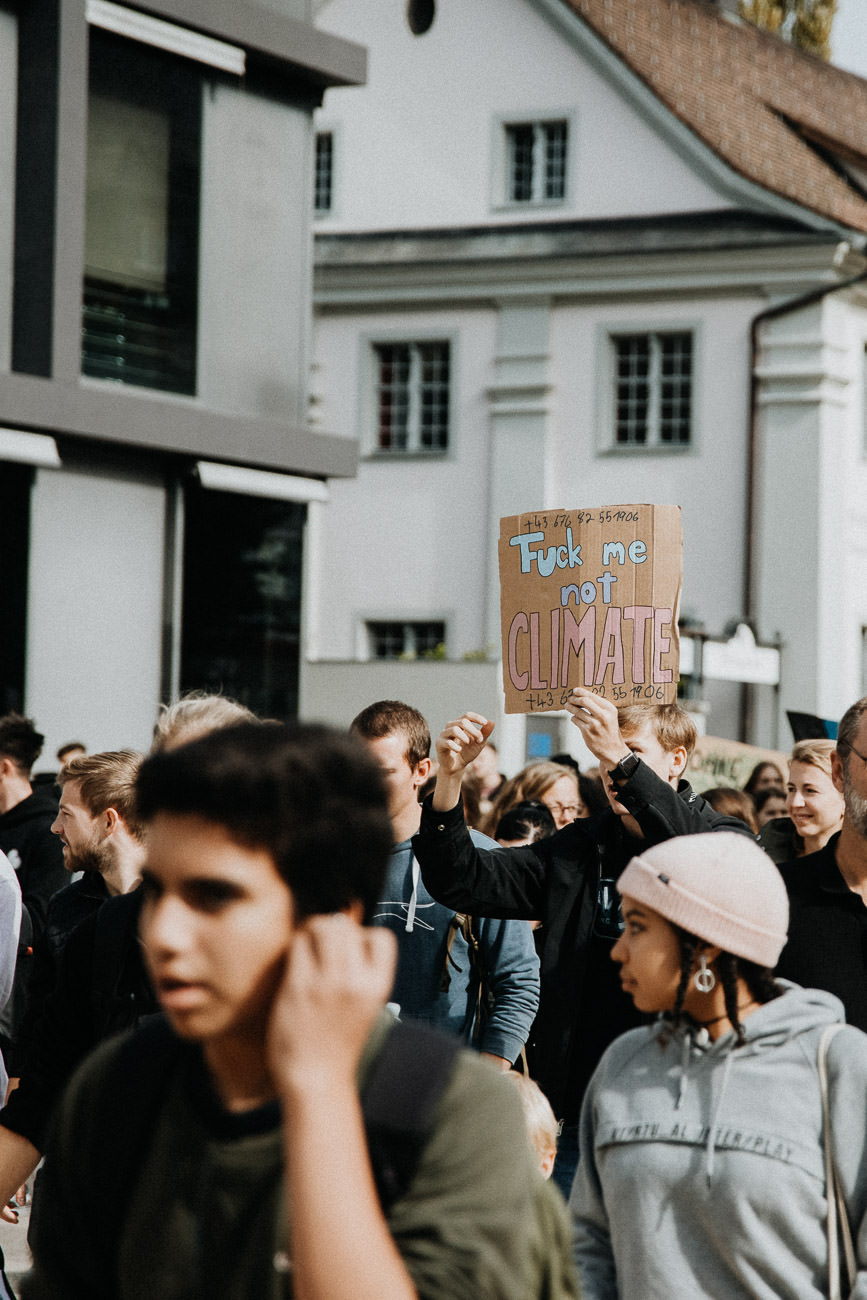Jugendliche demonstrieren Klima Streik