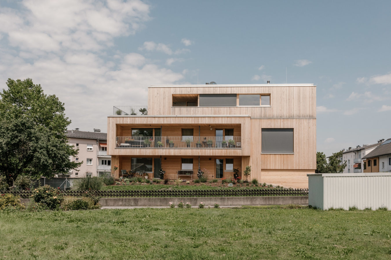 Holzhaus Rückansicht Architekturfotografie